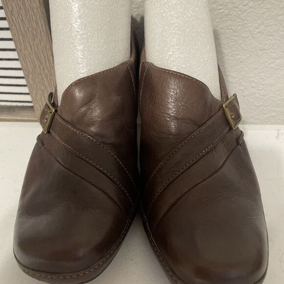WOMENS CLARKS ARTISAN SLIP ON LEATHER BROWN SHOES SIZE 7 1/2 Heel 2.5” - Picture 1 of 11